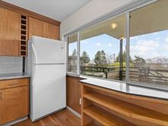 4th image of 601 S Jackson Ave APT 7