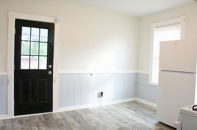 3rd image of 915 McClyman Street