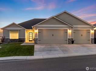 887 Waylon Drive, West Richland, WA 99353