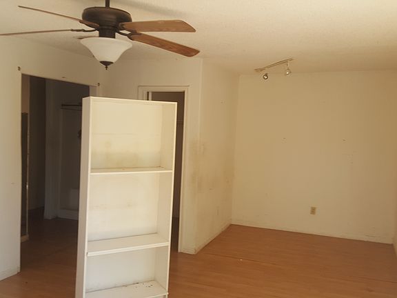 3rd image of 1106 Marina Dr #32
