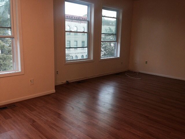 1st image of 933 Hancock St #2