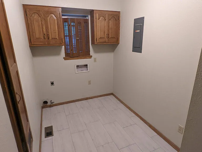 2657 Chateau Dr — Photo 5