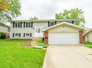 1345 Rosedale Ln, Hoffman Estates, IL 60169