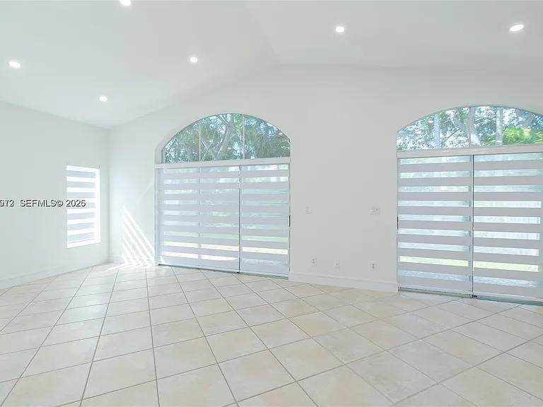 812 Garnet Cir — Photo 6