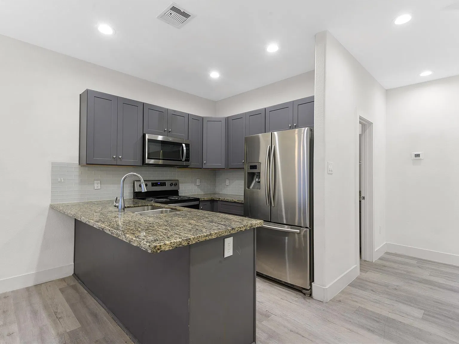 4 bed, 2.5 bath, 2546 sqft, $1,735 — Photo 3