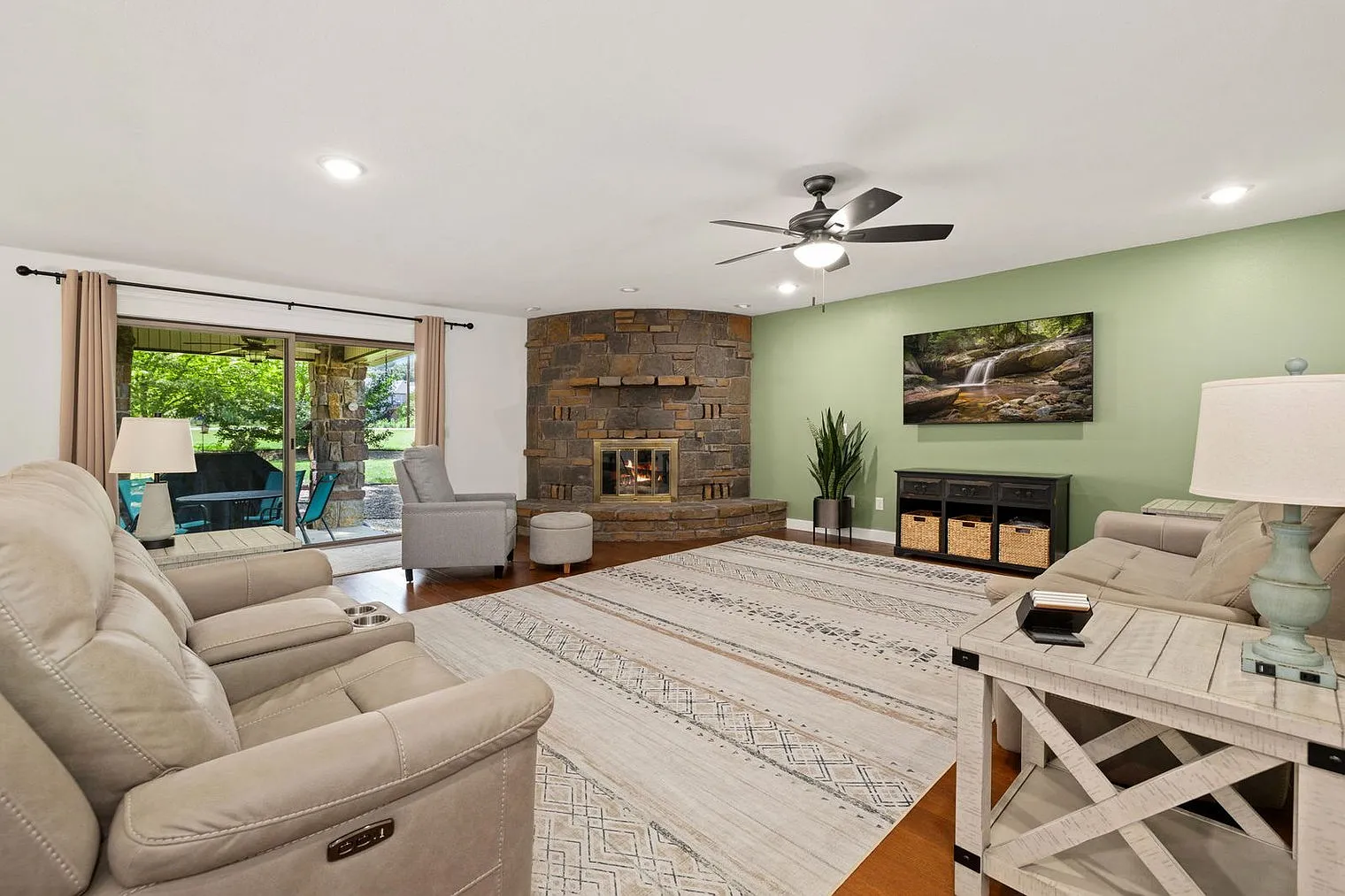 3 bed, 2.0 bath, 2066 sqft, $2,853 — Photo 1