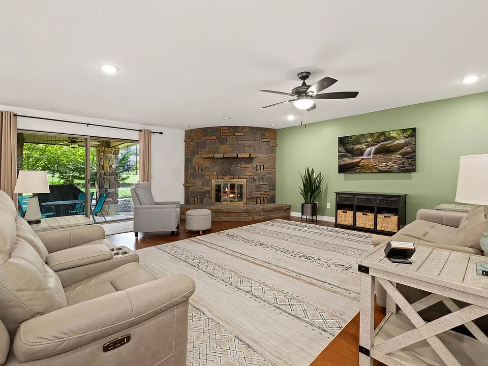 1 Scotsdale Pl #ID1257580P