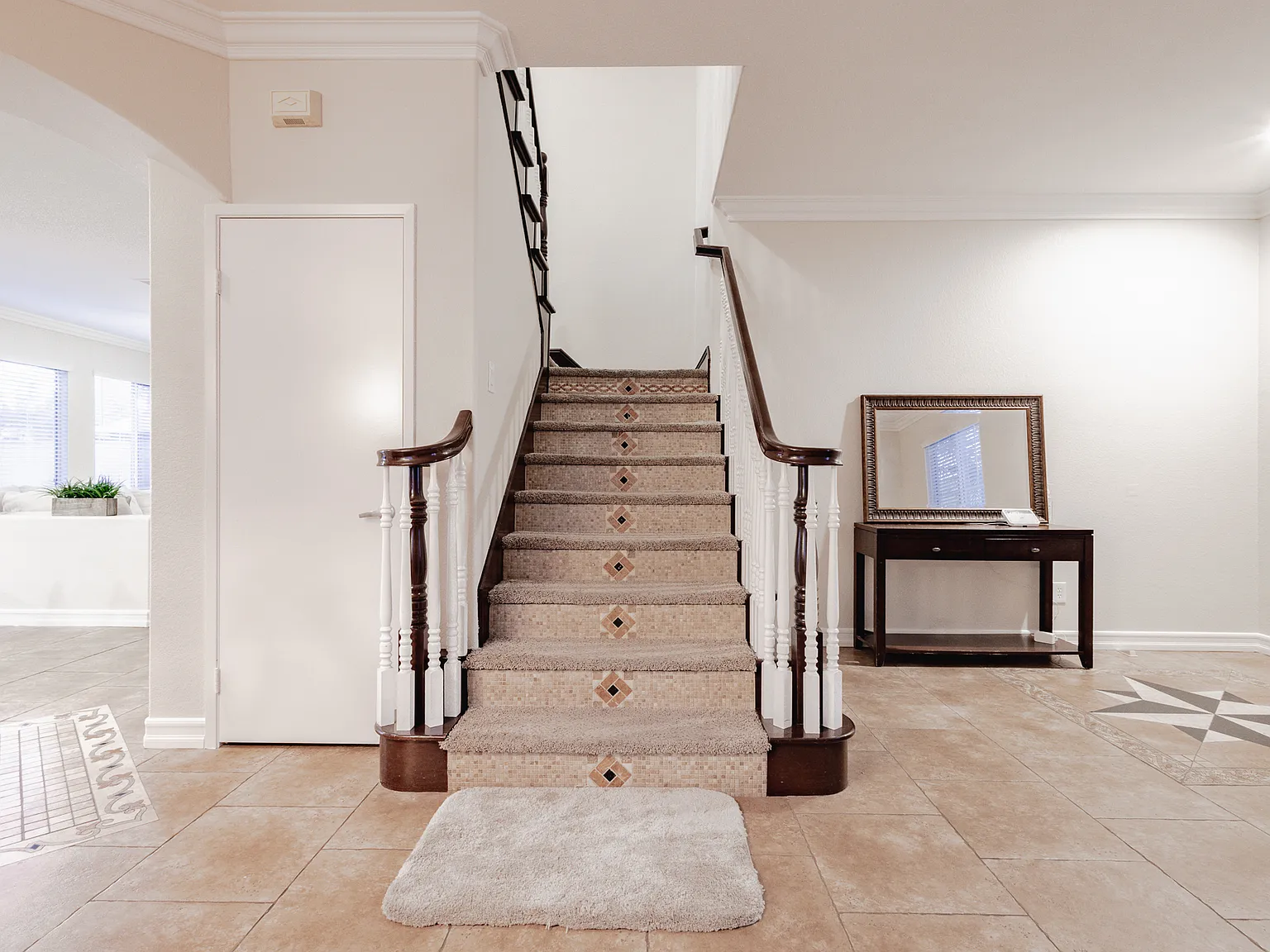 4 bed, 2.5 bath, 2467 sqft, $5,000 — Photo 4