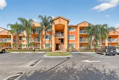 201 SW Palm Dr #201 Photo 1