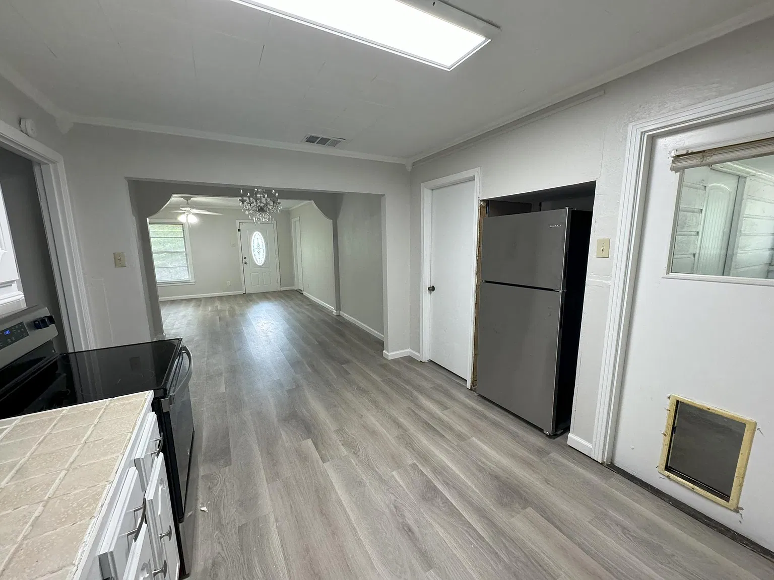 4 bed, 1.5 bath, 1111 sqft, $1,895 — Photo 3
