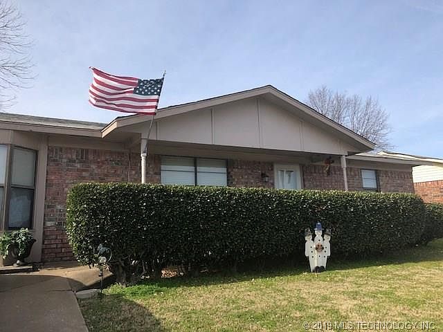 1st image of 1009 E Jefferson Dr