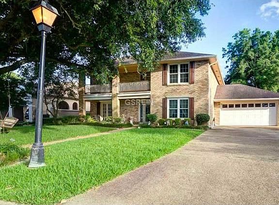 2nd image of 61 Chateau Latour Dr