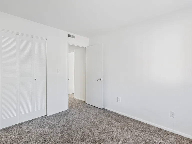 Fairway Club Apartments — Photo 14