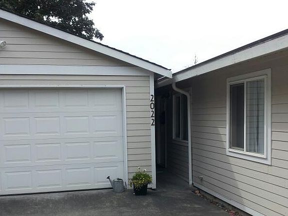 3rd image of 2022 Grandview Dr W