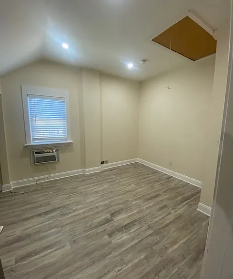 Maple Pkwy — Photo 13