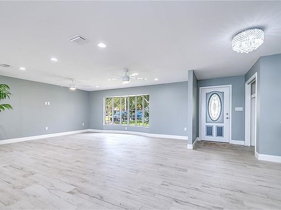 3rd image of 5516 Driftwood Dr