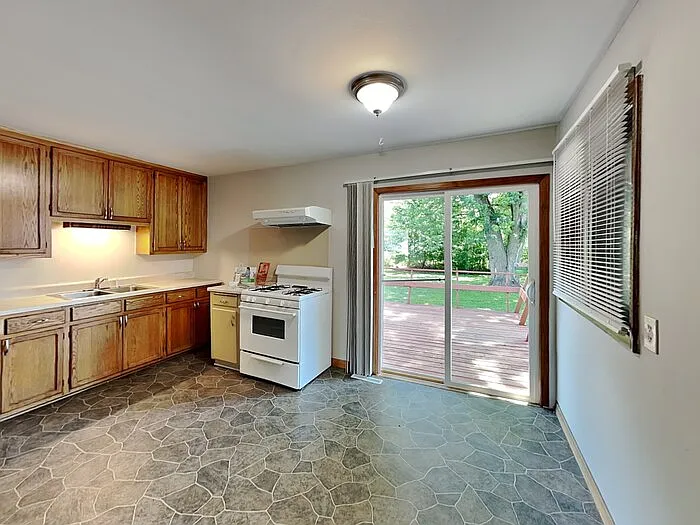 1218 Skillman Ave E — Photo 8