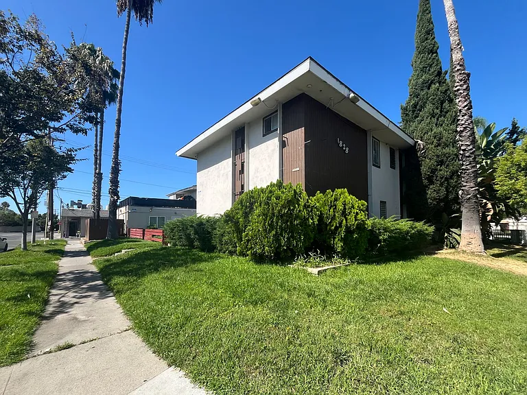 1828 W Glen Ave — Photo 16