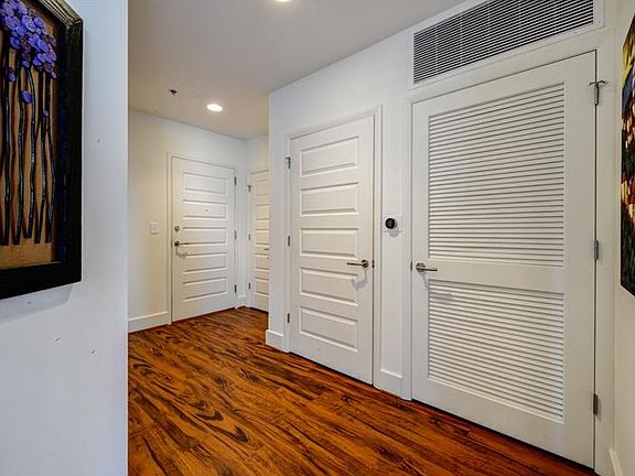 5th image of 1080 Peachtree St NE Unit 2402
