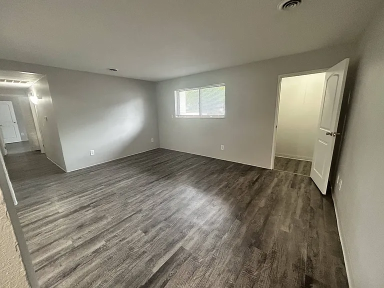 Secor Flats — Photo 48