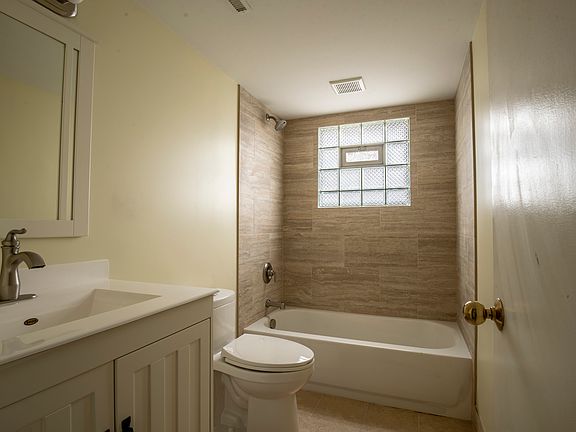 5th image of 9431 Lawrence Ave #3131