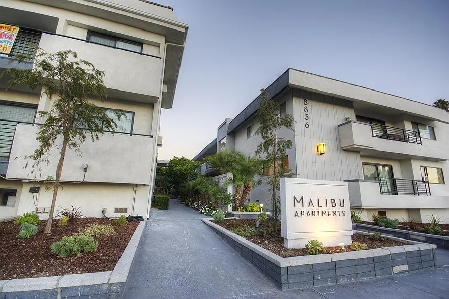 Malibu Apartments — Photo 2