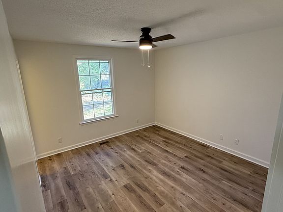5th image of 689 Debbie Dr