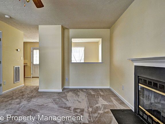 4th image of 121 Colonial Ave