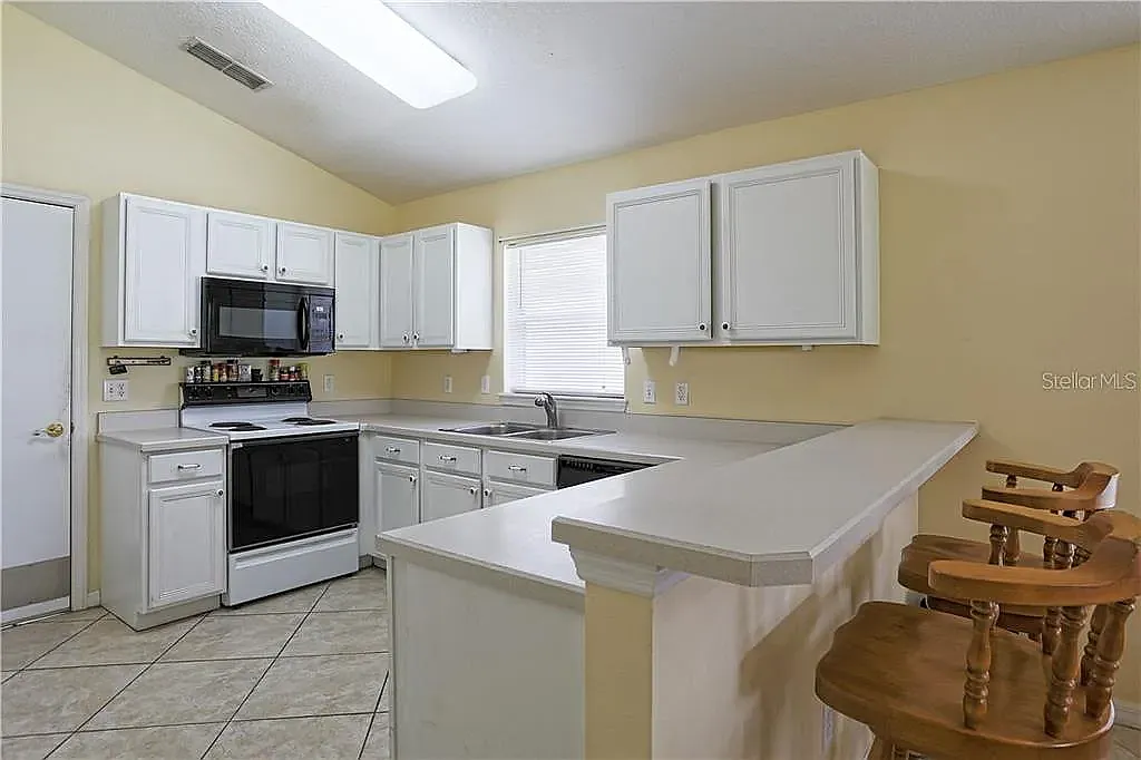 2 bed, 1356 sqft, $1,995 — Photo 4