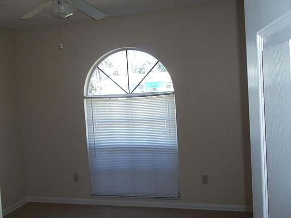 3rd image of 550 SE Capon