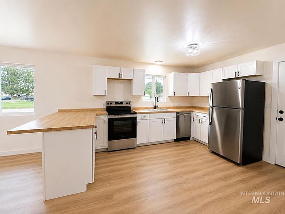 3rd image of 1801 Hansen Ave