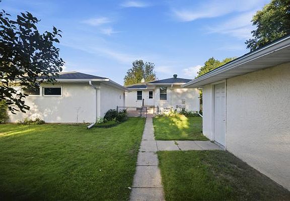 3rd image of 1212 8th Ave NE