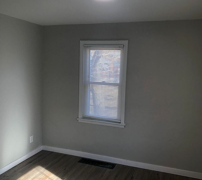1st image of 7129 Manette Dr