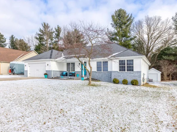 2080 Edward Ln E, Kimball, MI 48074