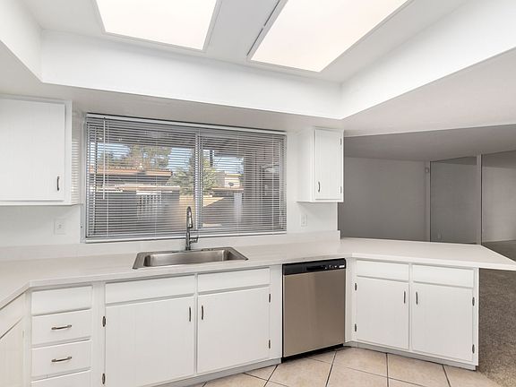 5th image of 2128 E Villa Ct