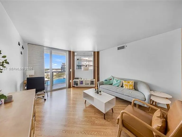 5880 Collins Ave #1007 — Photo 9