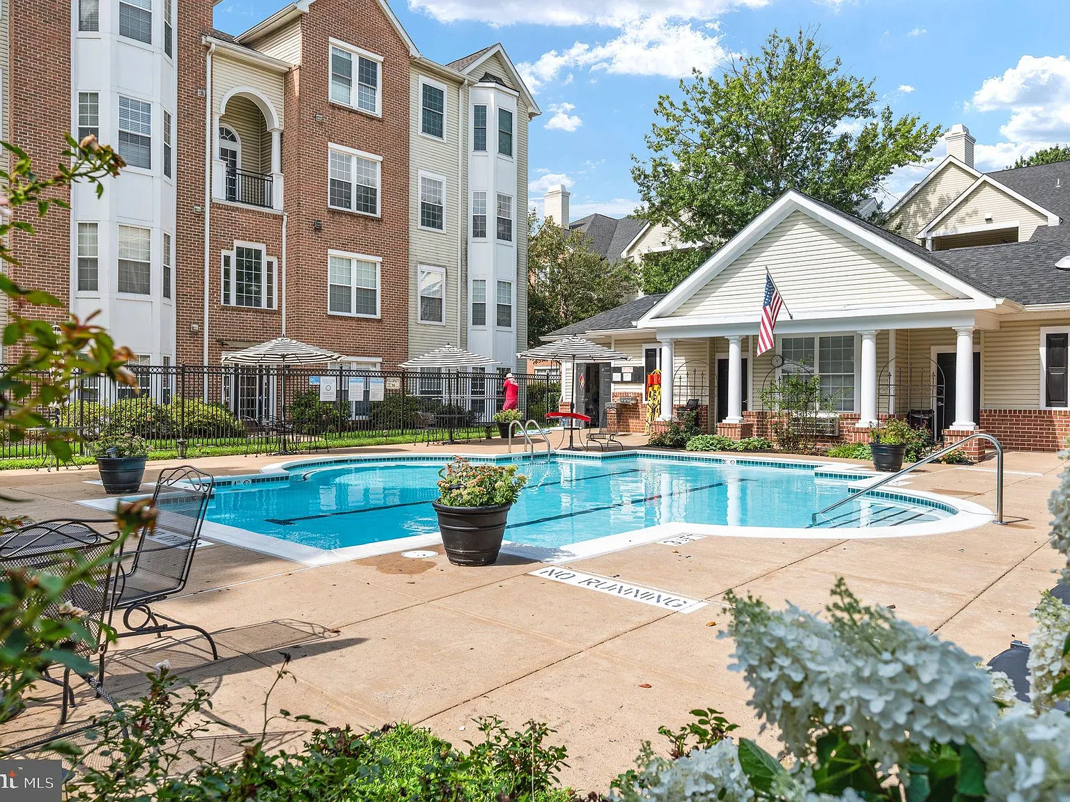 2 bed, 1214 sqft, $2,500 — Photo 3