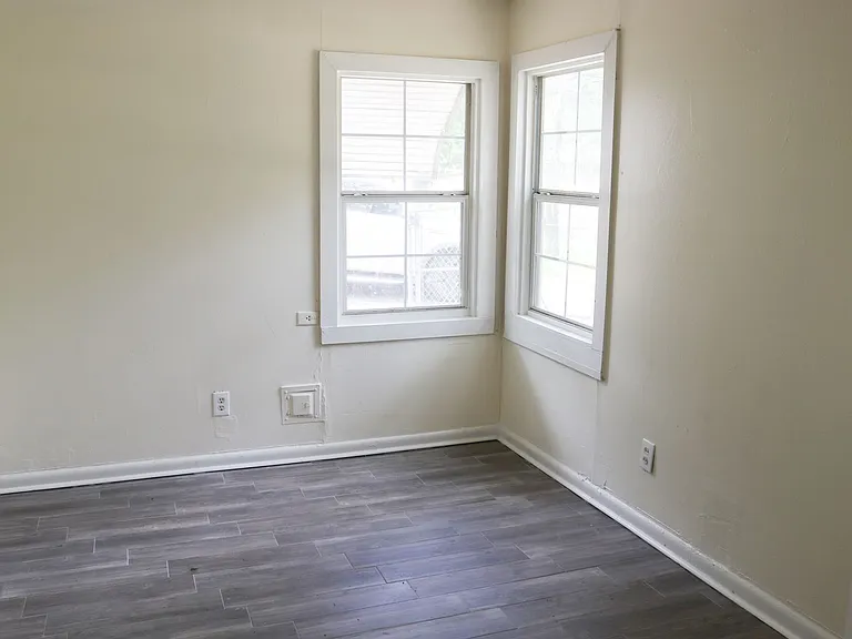1657 Midway St — Photo 7
