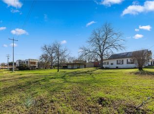 104 E Fawn St, Caldwell, TX 77836