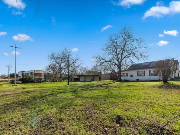 104 E Fawn St, Caldwell, TX 77836