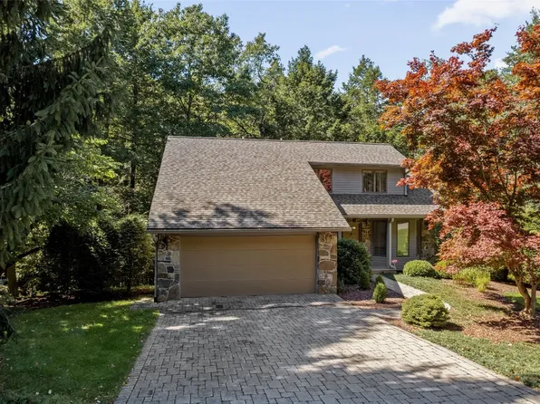 812 Overbrook Dr, Vestal, NY 13850