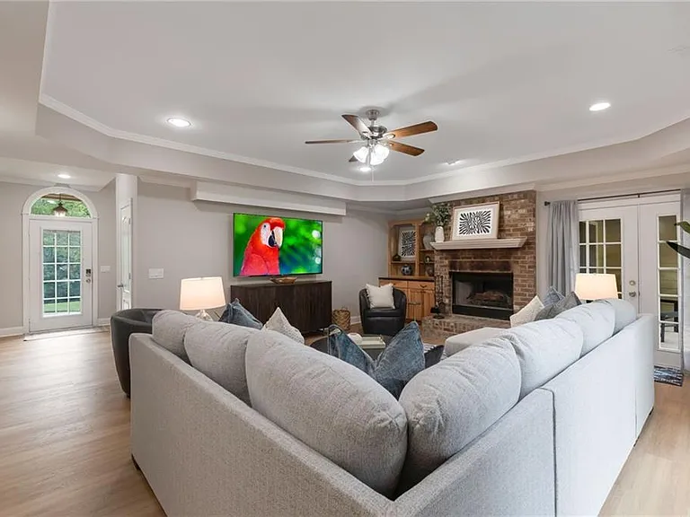 100 Hardwood Ln — Photo 6