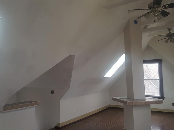 2nd image of 1289 W 93rd St #Up