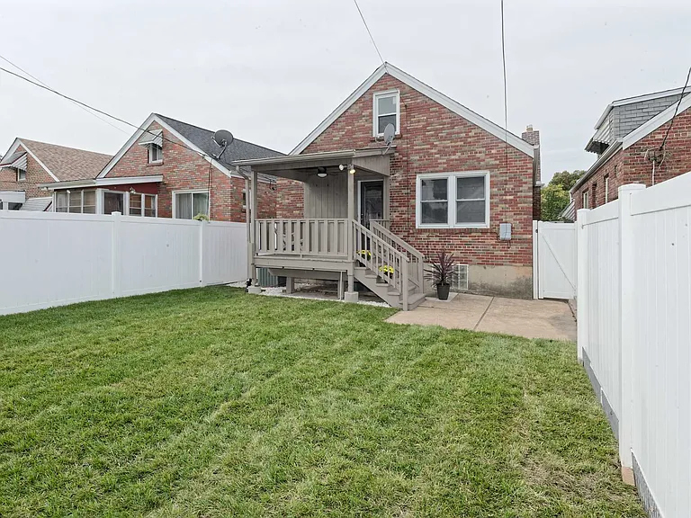 3554 Jamieson Ave — Photo 32