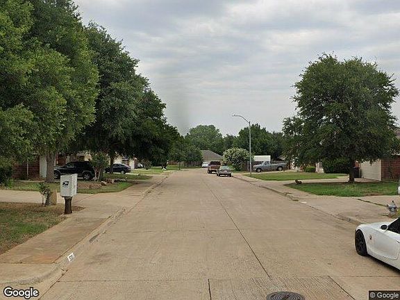 Exterior Neighborhood (street photo)