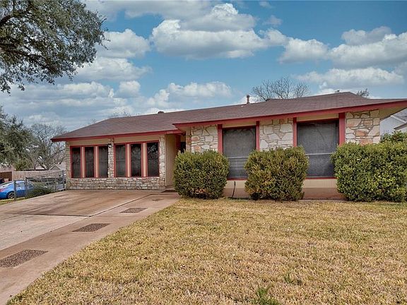 3rd image of 1018 Hillside Oaks Dr