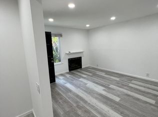 369 W Bay St APT E, Costa Mesa, CA 92627