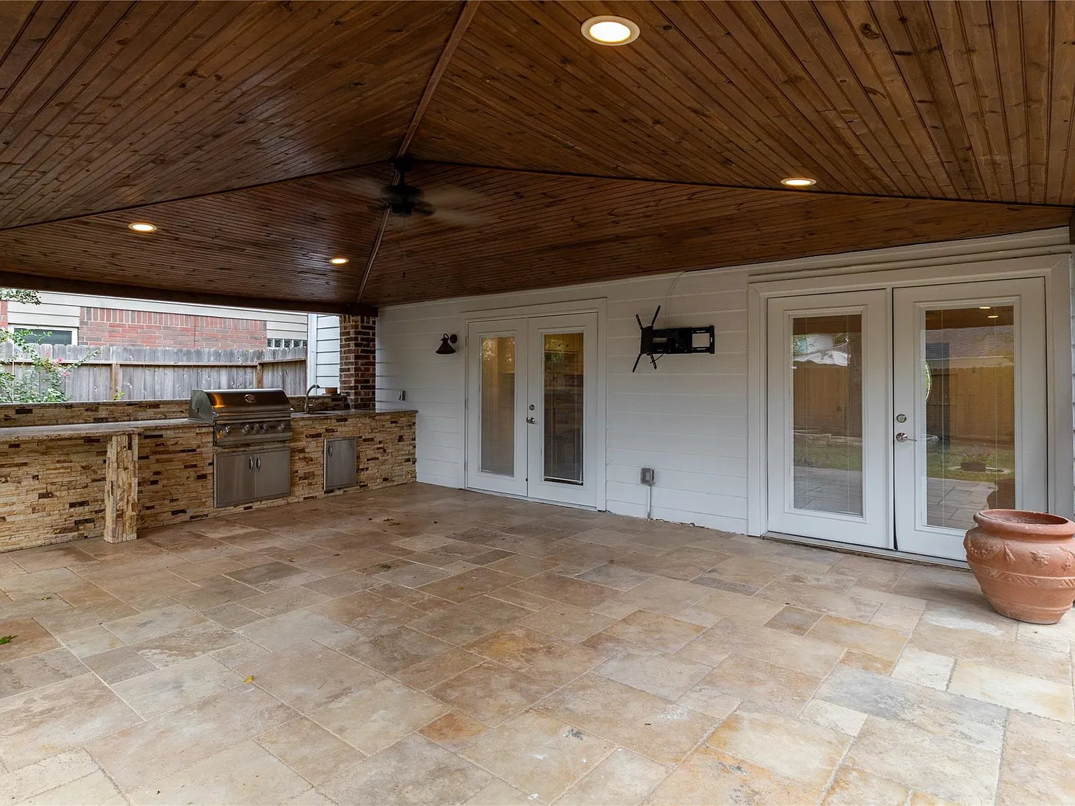 3 bed, 2.5 bath, 1796 sqft, $2,400 — Photo 3