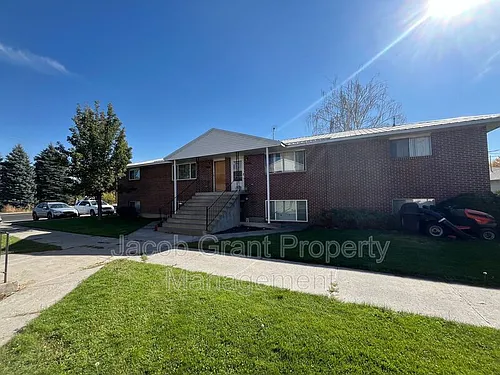 2136 Saint Clair Rd Photo 1