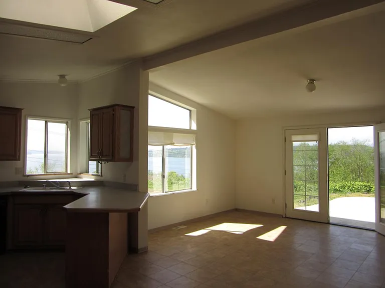 1725 Shine Rd — Photo 5